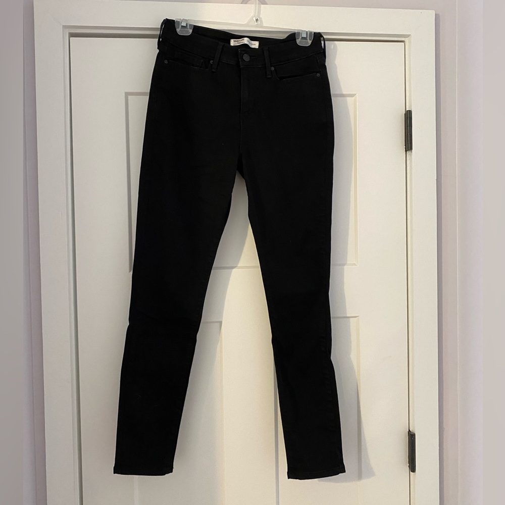 Levi’s black jeggings